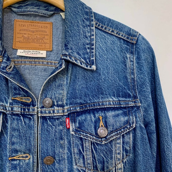 Levi's Original Trucker Jacket in "See Her Run Dark" Wash Size Small - Picture 2 of 13